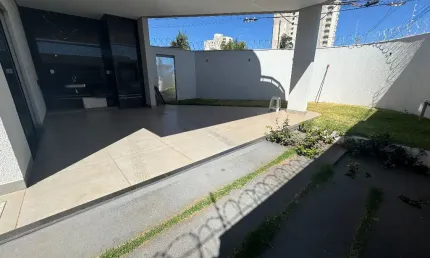 Casa com 3 quartos à venda na Rua Elba, Laranjeiras, Uberlândia