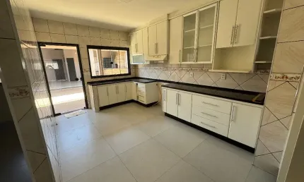 Casa com 3 quartos à venda na Rua Agripino Valeriano da Silva, Granada, Uberlândia