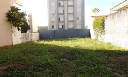 VENDE-SE TERRENO COMERCIAL  ZONA 07. PRÓX. PORÃO DA U.E.M
