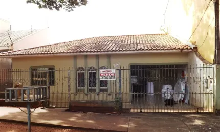 VENDE-SE 2 CASAS NO TERRENO COMERCIAL. JD. ALVORADA