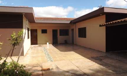 Casa para alugar na Travessa Tubarão, 81, Parque das Grevíleas 3ª parte, Maringá