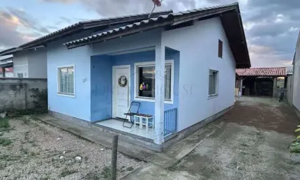 Casa à venda em tijucas, universitário, com 2 quartos, 67m²