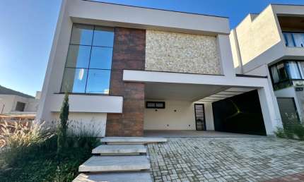 Casa Exclusiva no Condomínio Estrela Alta – Luxo, Conforto e Vista Privilegiada!