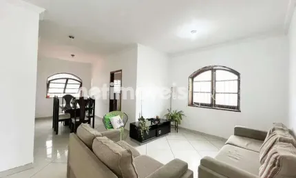 Casa com 6 quartos à venda na Rua Biquinhas, Betânia, Belo Horizonte