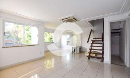 CASA EM CONDOMIO COM LAZER COMPLETO E PRÓXIMO A TODOS OS COMÉRCIOS