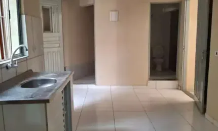 Casa com 2 quartos para alugar na Rua Irina Milchev Starbulov, 223, Parque Grajaú, São Paulo