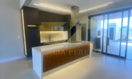 Casa no Condomínio Sapezal à Venda em Indaiatuba-SP: 3 Quartos, 3 Suítes - 225m²