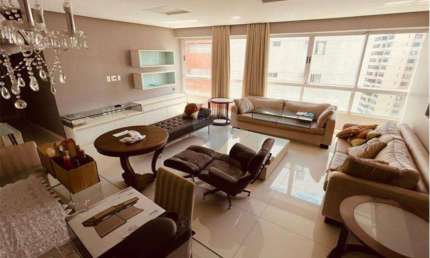 Vendo Apartamento três quartos, duas suítes,laser completo, amplamente reformado na rua 48!