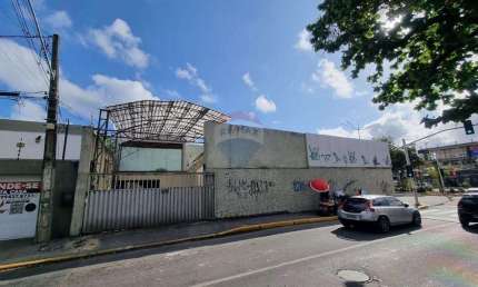Casa em Piedade - Próximo ao Shopping Guararapes - Ideal para Clínica