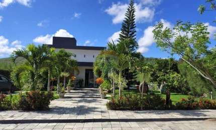 Vendo Casa em Condomínio de Alto Padrão em Gravatá com 6 suítes  - 300m²  - Porteira Fechada