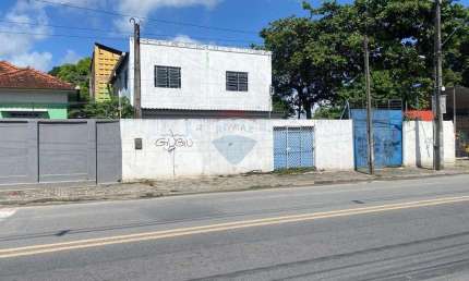 Oportunidade Única:Vendo Casa Comercial com Galpão e Estacionamento na Av. Dr. José Rufino, Recife.
