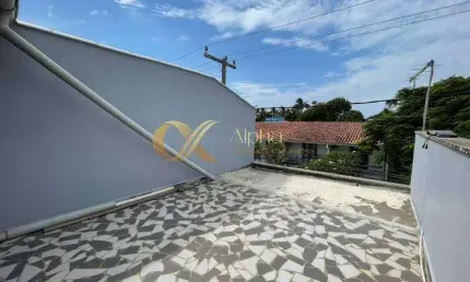 Casa Triplex com 3 quartos em Palmeiras, Cabo Frio -RJ.
