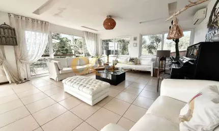 Casa à venda com 4 quartos, sendo 2 súites na Ferradura/RJ.