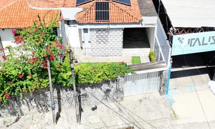 MARAVILHOSA CASA A VENDA  COM 3 QUARTOS  NO BAIRRO BELA VISTA