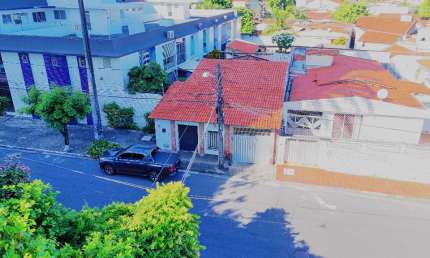 Casa solta com 297 m2 , 3 quartos no bairro Joaquim Tavora - Fortaleza - CE