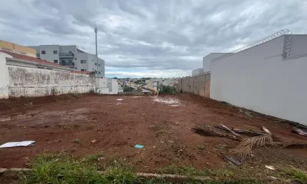 Terreno à venda no Jardim Santana, Franca 