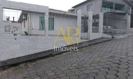 Casa à venda com 03 dormitórios e terreno com 360m², São José /SC