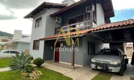Casa à venda c/ 03 dormitórios, sendo 1 suíte na Pedra Branca - Palhoça