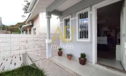 Casa à Venda: 02 dormitórios com piscina em São Sebastião na Palhoça