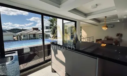 Casa Alto Padrão semimobiliada à Venda com 3 suítes e piscina/ Pedra Branca