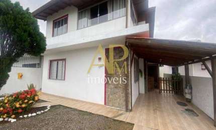 Casa à Venda com 05 dormitórios sendo 03 suítes em São José.