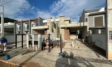 Casa Sobrado à venda com 03 dormitórios, no Sertão do Maruim em São José.
