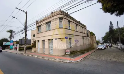 Casa à venda, averbada com 4 dormitórios no Centro histórico de São José.