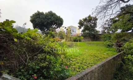 Terreno è venda a 25m do mar, no centro de são josé - 260m²