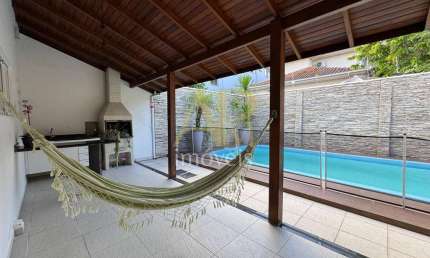 Casa à venda com 4 dorm (1 suíte), piscina e financia - Centro/ Palhoça