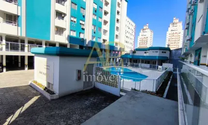 Apartamento mobiliado à venda com 3 dormitórios (1 suíte) em Barreiros