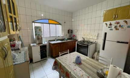 Casa 3 quartos 2 vagas + edícula com 2 cômodos- Carapicuíba.