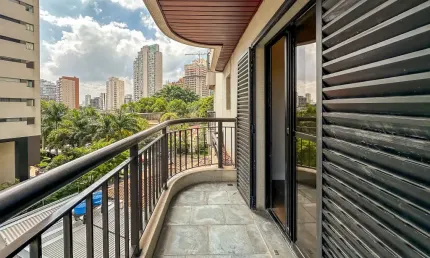 Apartamento no Campo Belo com 4 quartos sendo 3 suítes , 3 vagas e depósito privativo.