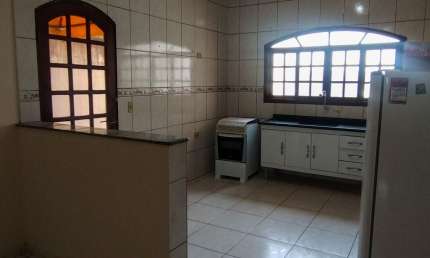 Ótima Casa com sacada nos quartos e 5 vagas cobertas.