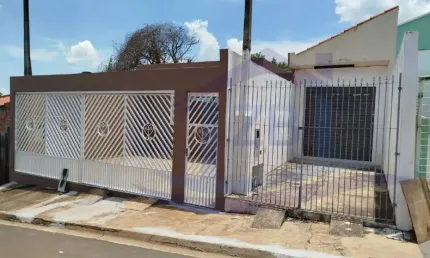 Maravilhosa casa térrea  3 quartos 2 vagas e um quintal incrível.