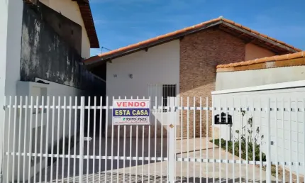 Ótima  Casa térrea com 2 quartos e 2 vagas - em Parque Turiguara - Cotia - SP