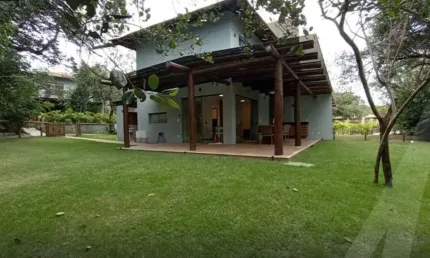 Casa em Condomínio Enseada do Castelo para venda ou locação com 3 quartos e 2 suítes na Praia do forte