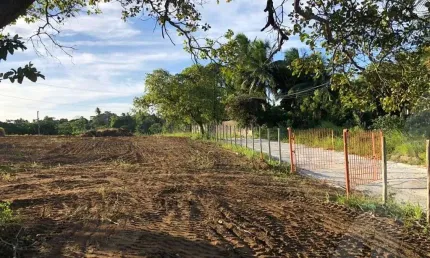 Terreno amplo na estrada do Cia Aeroporto Camaçari plano para venda