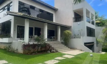 Casa solta para venda com 3 suítes 5 banheiros no Itaigara Caminho das Árvores de alto padrão