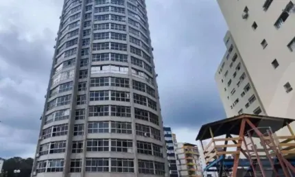 Apartamento na Barra com 3 quartos e 1 suíte para venda amplo andar alto no edifício Módulo