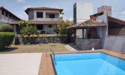Casa solta em Vilas do Atlântico com 5 quartos e 3 suítes piscina para venda