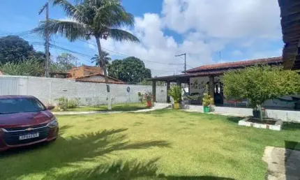 Casa solta térrea em rua pública para locação com 3 quartos área verde ampla vagas para 5 carros