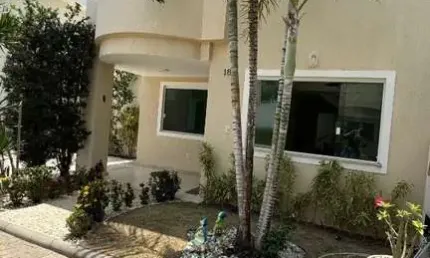 Casa duplex para venda com 4 quartos e 3 suítes sendo 1 quarto no térreo em Buraquinho no Condomínio Joanes piscina privativa