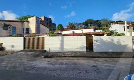 Casa em condomínio Colina da Fonte com 4 quartos e 2 suítes com piscina privativa e 3 vagas para venda  em Itapuã