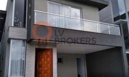 MARAVILHOSA CASA ASSOBRADADA COM 3 QUARTOS 1 SUITE MASTER COM CLOSET E HIDRO AMBIENTES INTEGRADOS  PISCINA CONDOMINIO ARUA BRISAS