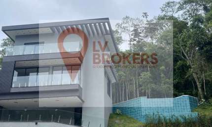 Imperdível oportunidade: Casa em condomínio com 3 quartos, 3 suítes, 3 salas e 5 banheiros em Mogi das Cruzes-SP! Condominio EcoPark Lagos