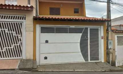 SOBRADO 3 DORMITÓRIOS SENDO 1 SUÍTE COZINHA LAVANDERIA SALA AMPLA VARANDA EM TODOS OS QUARTOS 2 VAGAS COBERTAS 2 WC VILA APARECIDA MOGI DAS CRUZES