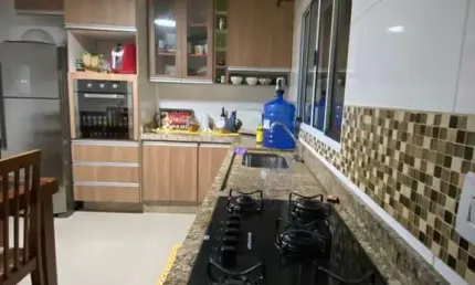 Casa terrea a venda com 2 quartos sala e cozinha ampla espaço gourmet com churrasqueira com quintal amplo 2 vagas cobertas
