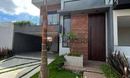 Casa em Condomínio de Luxo em Cézar de Souza, Mogi das Cruzes-SP: 3 Quartos, 3 Suítes, 3 Salas, 4 Banheiros, 6 Vagas, 204m². Venha Conferir!