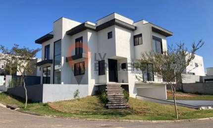 Casa de luxo em condomínio Granja Anita em Mogi das Cruzes-SP: 4 quartos, 3 suítes, 3 salas, 5 banheiros, 2 vagas, 340m².