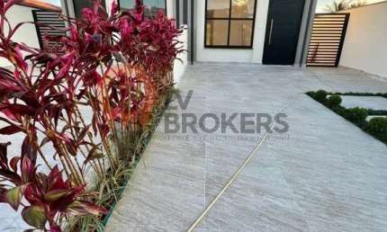 Casa em condomínio de luxo em Morada da Praia, Bertioga-SP: 3 quartos, 3 suítes, 2 salas, 4 banheiros, 3 vagas, 144m².